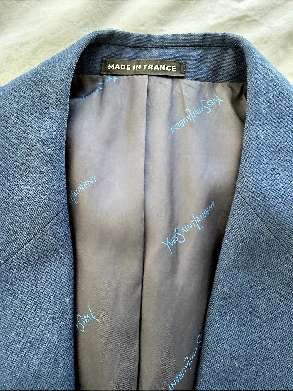Yves Saint Laurent Vintage Navy Wool Gold Button Blazer Blue Wool-Blend Style - Picture 3 of 9